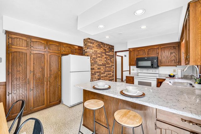 610 Walnut Grove Drive, Madison, WI 53717