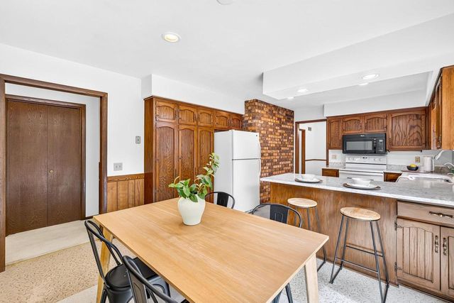 610 Walnut Grove Drive, Madison, WI 53717