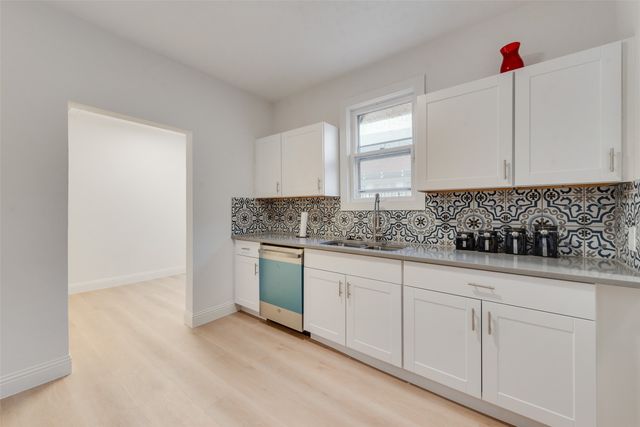 1205 W Arlington Avenue, Fort Worth, TX 76110