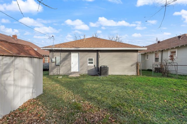 1205 W Arlington Avenue, Fort Worth, TX 76110