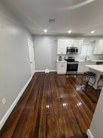 38 Pierpont St 1, Peabody, MA 01960