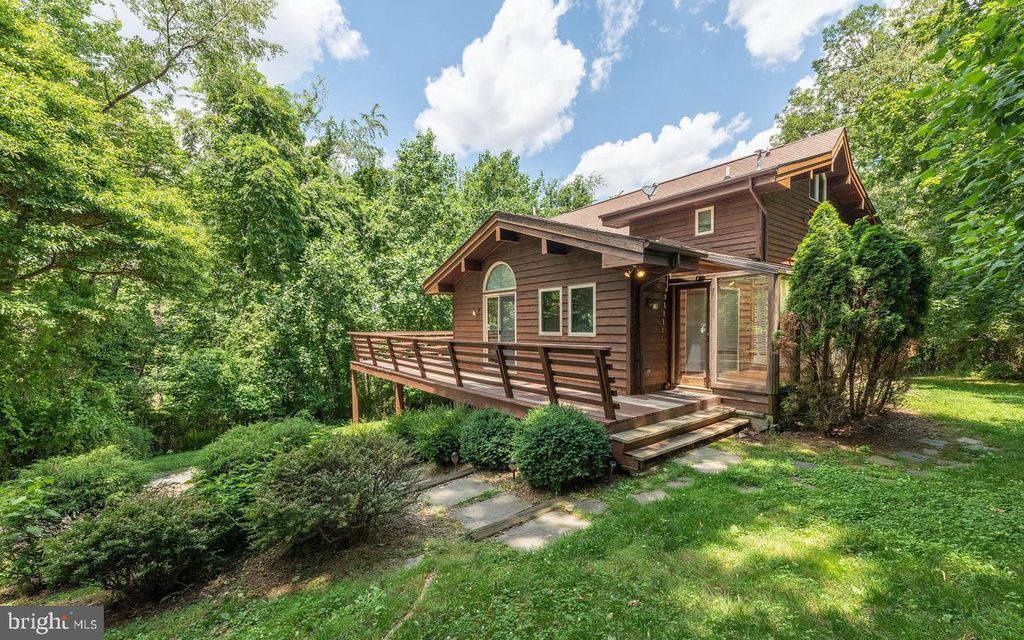 5945 BARTONSVILLE RD, Frederick, MD 21704