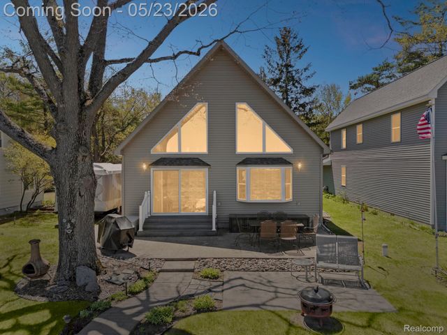 1434 Lake Drive, Grant Township, MI 48748