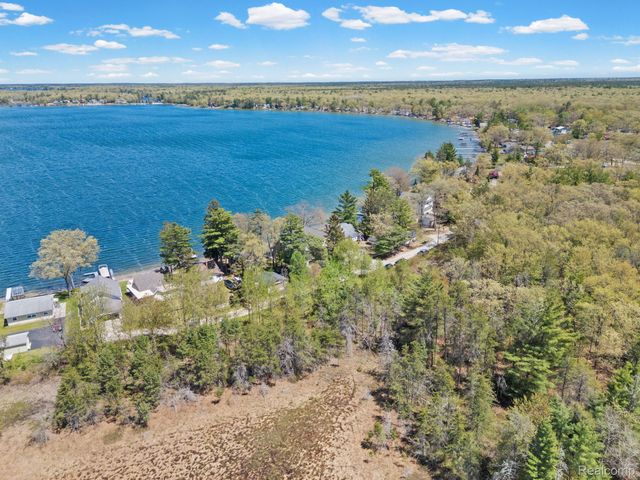 1434 Lake Drive, Grant Township, MI 48748