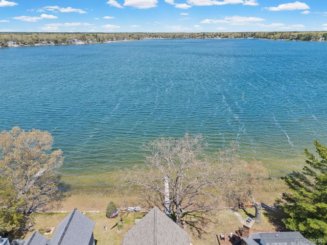 1434 Lake Drive, Grant Township, MI 48748