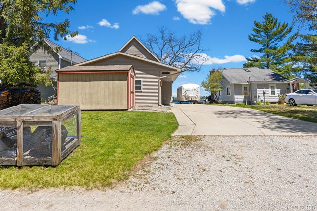 1434 Lake Drive, Grant Township, MI 48748