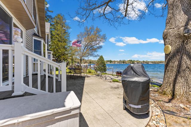 1434 Lake Drive, Grant Township, MI 48748