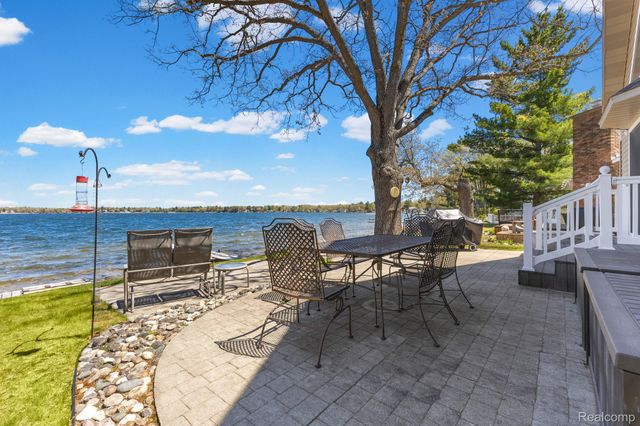 1434 Lake Drive, Grant Township, MI 48748