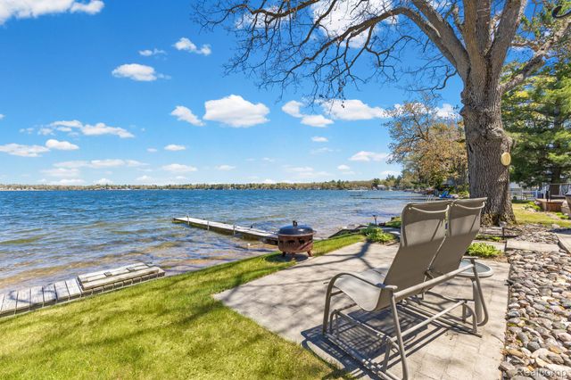 1434 Lake Drive, Grant Township, MI 48748