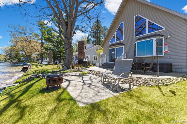 1434 Lake Drive, Grant Township, MI 48748
