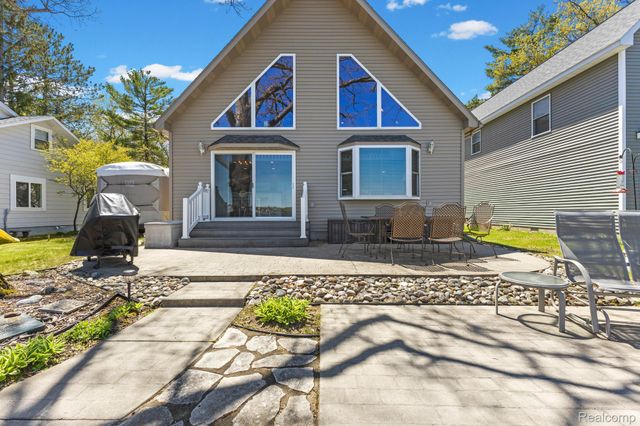 1434 Lake Drive, Grant Township, MI 48748