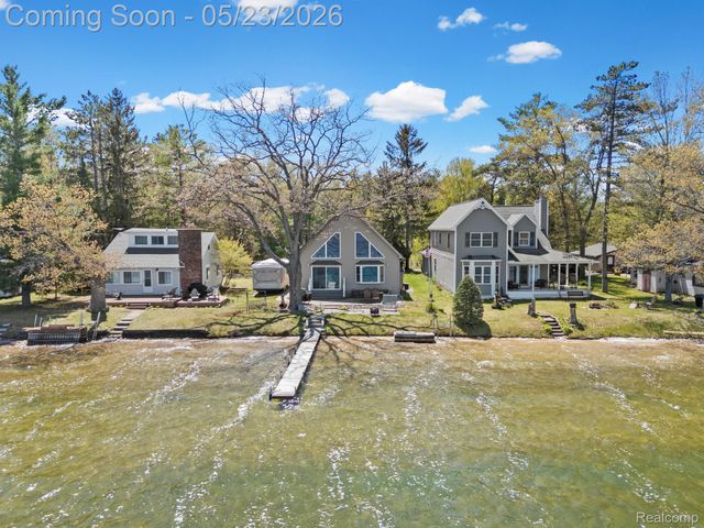 1434 Lake Drive, Grant Township, MI 48748