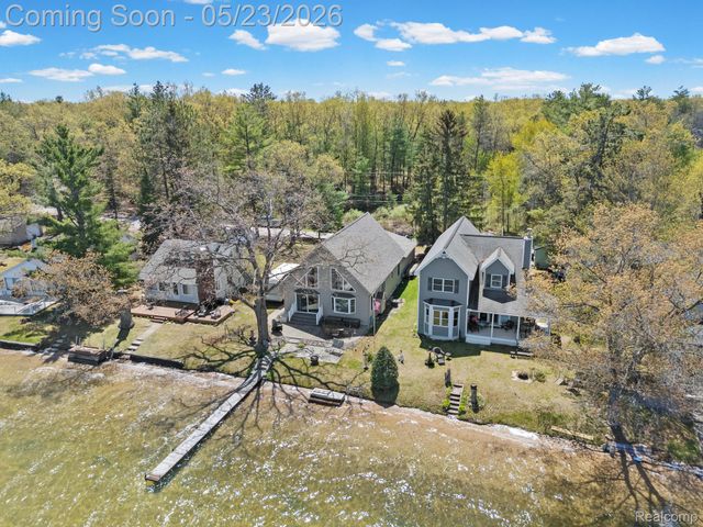 1434 Lake Drive, Grant Township, MI 48748