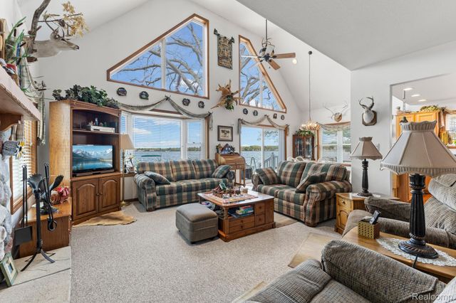 1434 Lake Drive, Grant Township, MI 48748