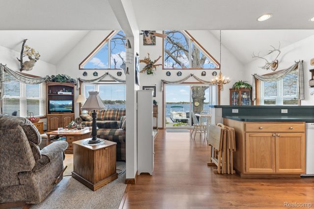 1434 Lake Drive, Grant Township, MI 48748