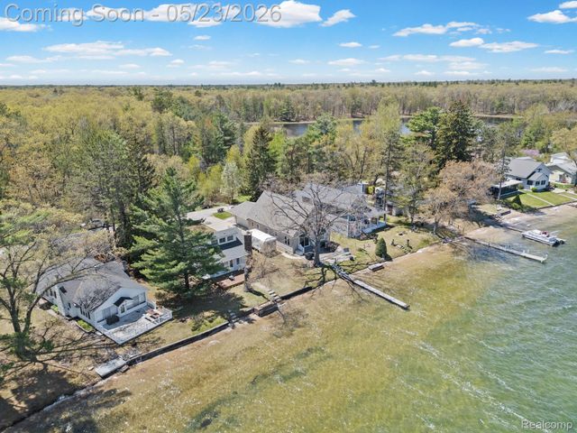 1434 Lake Drive, Grant Township, MI 48748