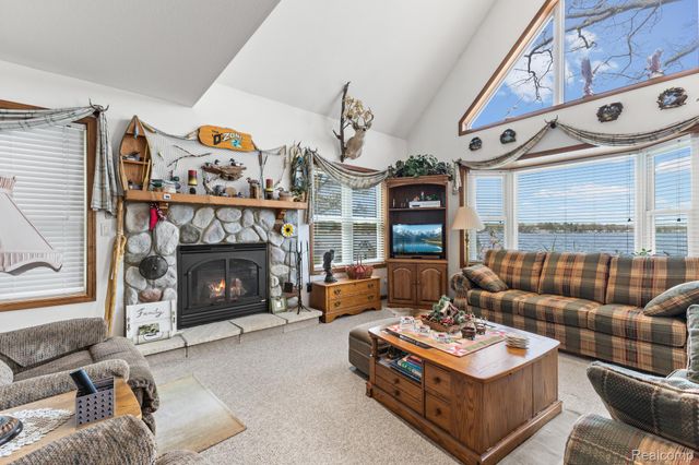 1434 Lake Drive, Grant Township, MI 48748