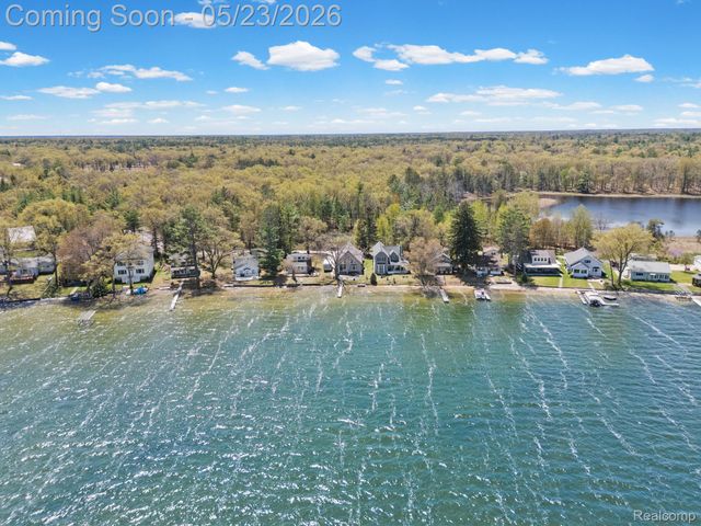 1434 Lake Drive, Grant Township, MI 48748