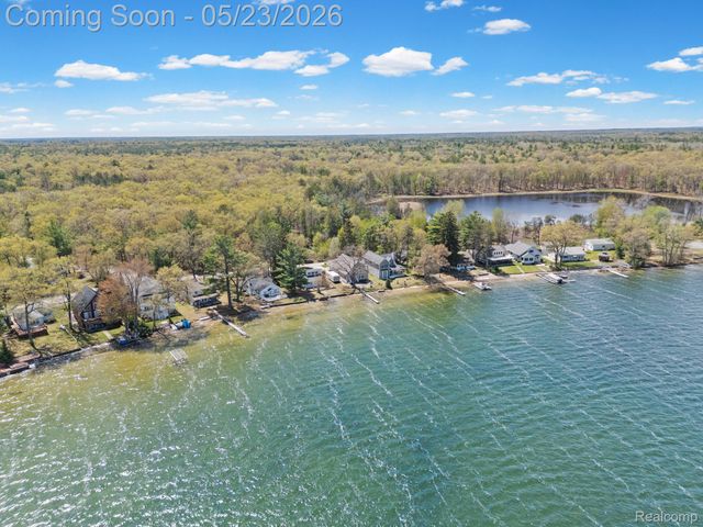 1434 Lake Drive, Grant Township, MI 48748