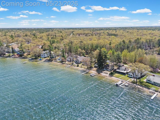 1434 Lake Drive, Grant Township, MI 48748