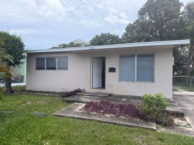 1360 10th Street, West Palm Beach, FL 33401
