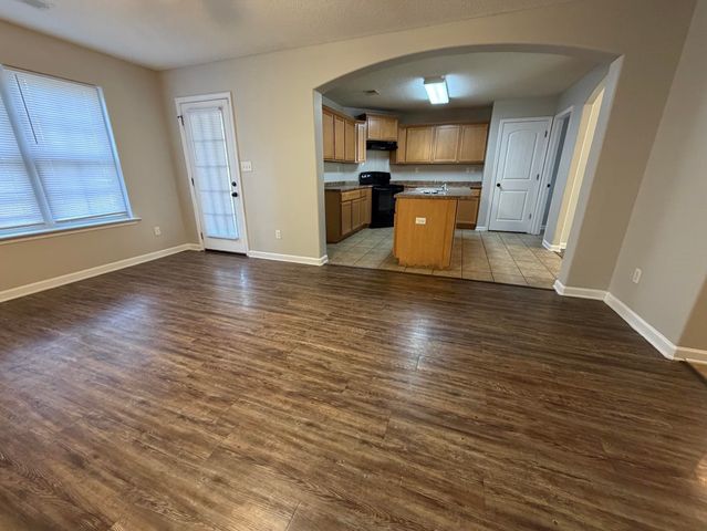 8712 EDNEY RIDGE DR, Memphis, TN 38016