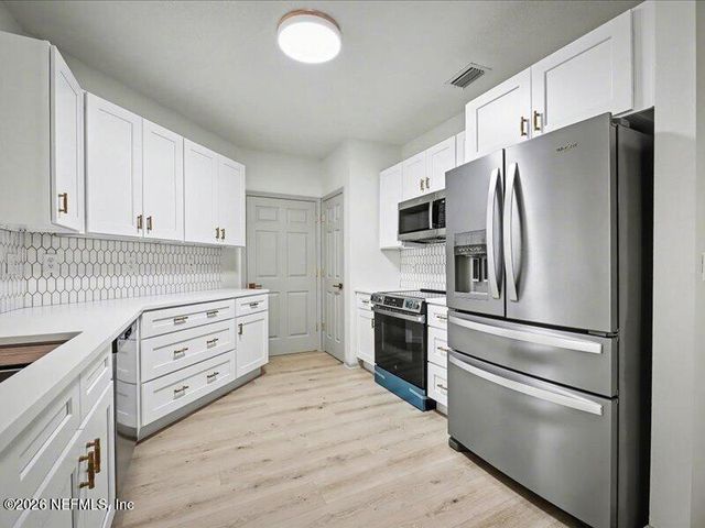 785 OAKLEAF PLANTATION Parkway 914, Orange Park, FL 32065