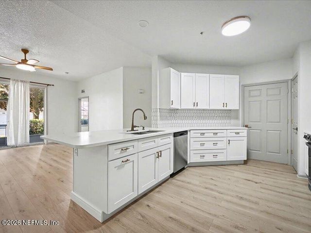 785 OAKLEAF PLANTATION Parkway 914, Orange Park, FL 32065