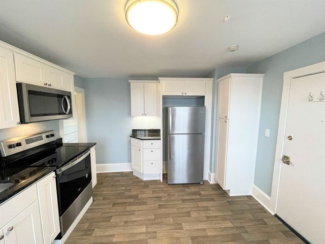 12 Essex Street 5, Andover, MA 01810