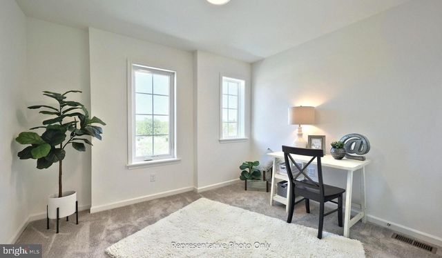 15 ARCADIA DR, Elizabethtown, PA 17022