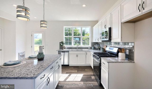15 ARCADIA DR, Elizabethtown, PA 17022