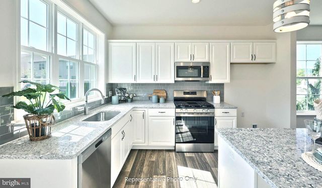 15 ARCADIA DR, Elizabethtown, PA 17022