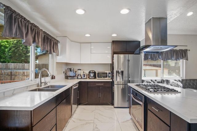 685 Bennington Ave, Turlock, CA 95382