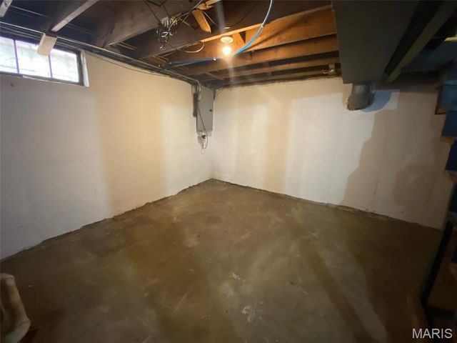 6927 Myron Avenue, St Louis, MO 63121