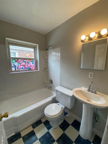 6927 Myron Avenue, St Louis, MO 63121