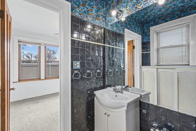 6835 N Wolcott Avenue, Chicago, IL 60626