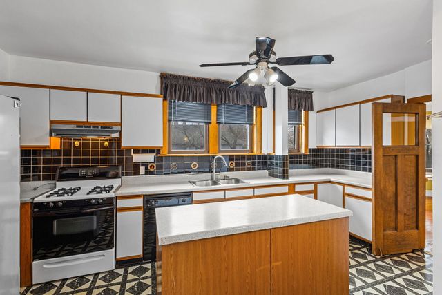 6835 N Wolcott Avenue, Chicago, IL 60626