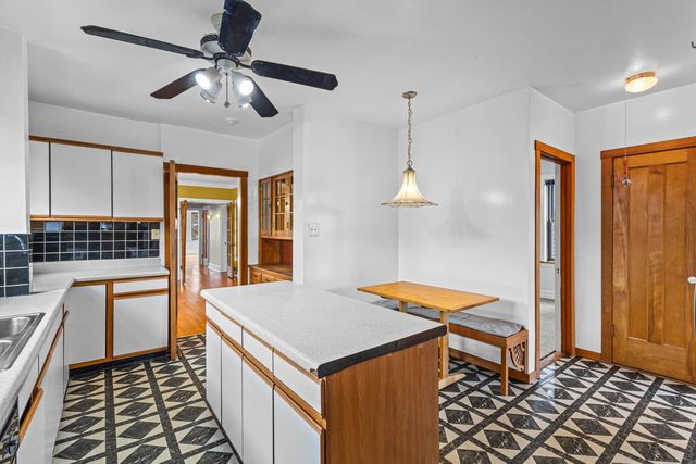 6835 N Wolcott Avenue, Chicago, IL 60626