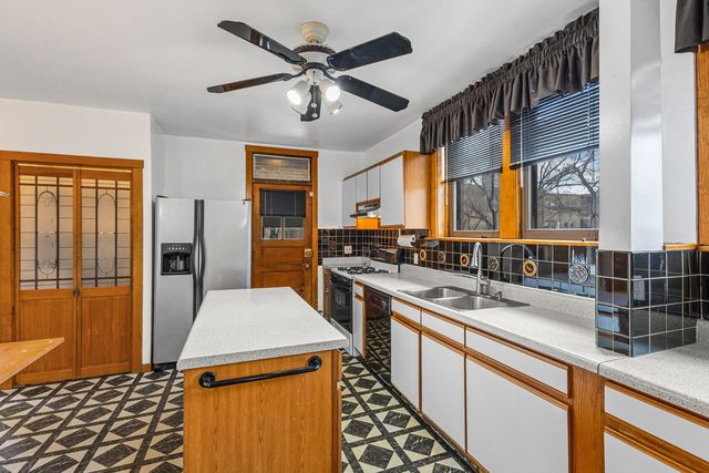 6835 N Wolcott Avenue, Chicago, IL 60626