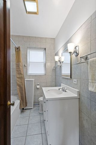 6835 N Wolcott Avenue, Chicago, IL 60626