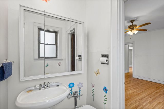 6835 N Wolcott Avenue, Chicago, IL 60626