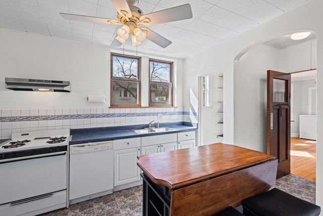 6835 N Wolcott Avenue, Chicago, IL 60626