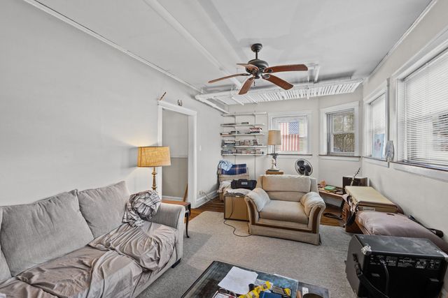 6835 N Wolcott Avenue, Chicago, IL 60626