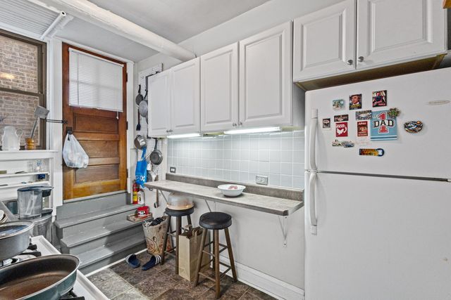 6835 N Wolcott Avenue, Chicago, IL 60626