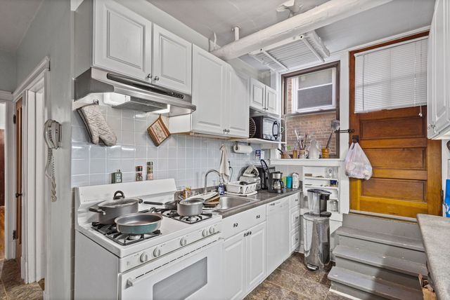 6835 N Wolcott Avenue, Chicago, IL 60626