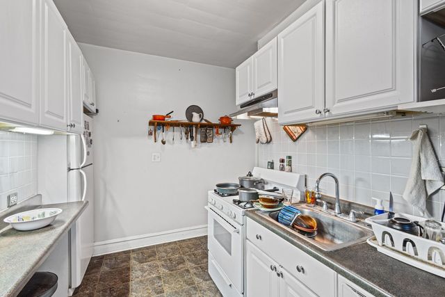 6835 N Wolcott Avenue, Chicago, IL 60626