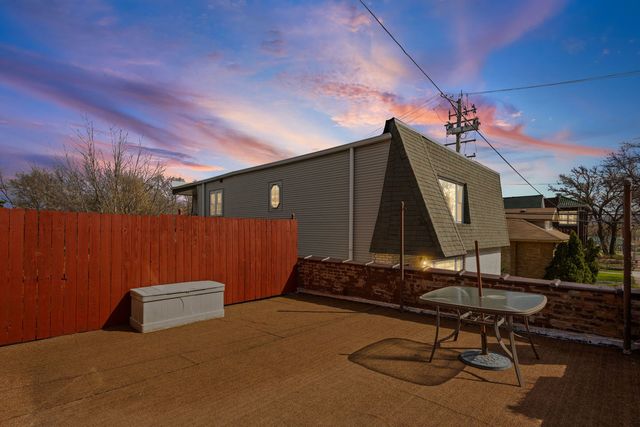 6835 N Wolcott Avenue, Chicago, IL 60626