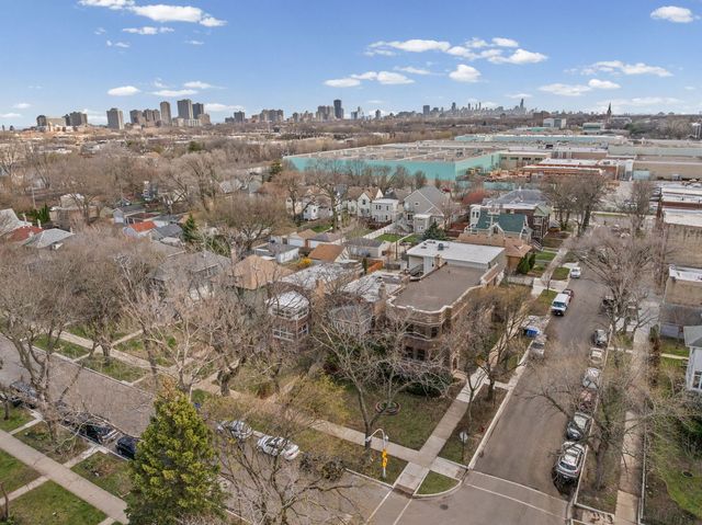 6835 N Wolcott Avenue, Chicago, IL 60626