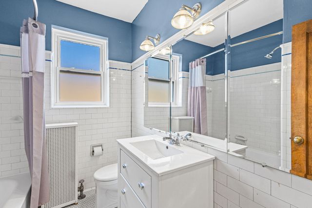 6835 N Wolcott Avenue, Chicago, IL 60626