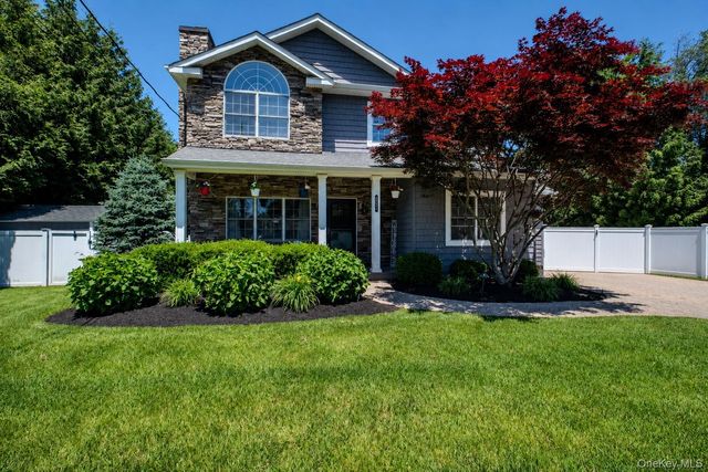 257 4th Street, Saint James, NY 11780